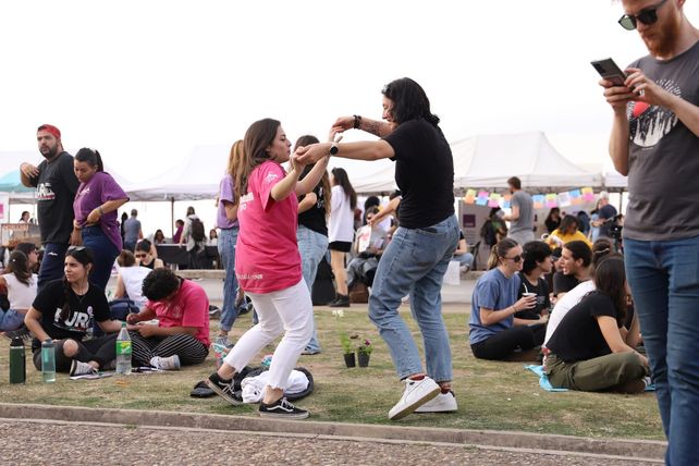 Fiesta de estudiantes rosarinos en defensa de la universidad pública