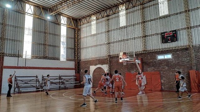 Santa Rosa superó a Sarmiento (Humboldt) para cortar una serie de tres derrotas seguidas que traía en el Promocional. Santa Rosa superó a Sarmiento (Humboldt) para cortar una serie de tres derrotas seguidas que traía en el Promocional.