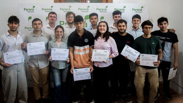 La Municipalidad de Paraná reconoció a estudiantes que realizaron prácticas profesionalizantes.