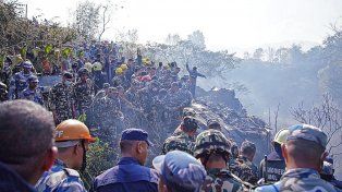 Al menos 67 personas murieron este domingo en Nepal al estrellarse un avión en el que viajaban 72 pasajeros, entre ellos uno de nacionalidad argentina, indicaron autoridades de la policía de este país asiático. Foto: Télam