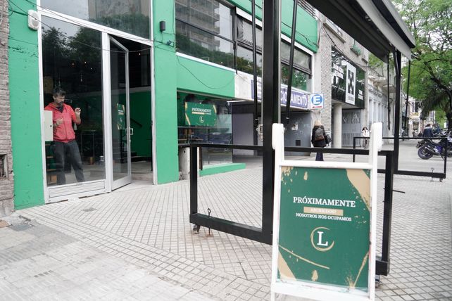 Club Lumvra abre en noviembre todos los días a partir de las 18:00. Está sobre avenida Pellegrini al 1600.