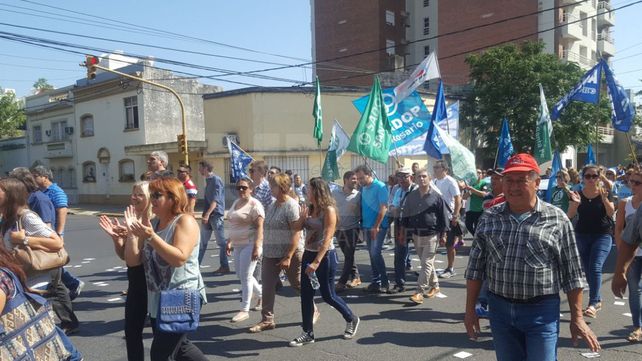 Estatales marchan en rechazo a la oferta del gobierno provincial. Mirá el recorrido