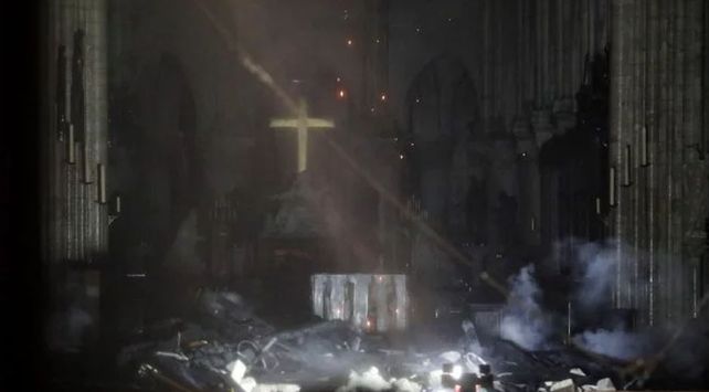 Imágenes de Notre Dame tras el incendio.