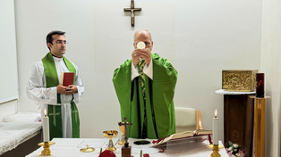 El papa León XIV reaparecerá este domingo: las primeras fotos tras la operación