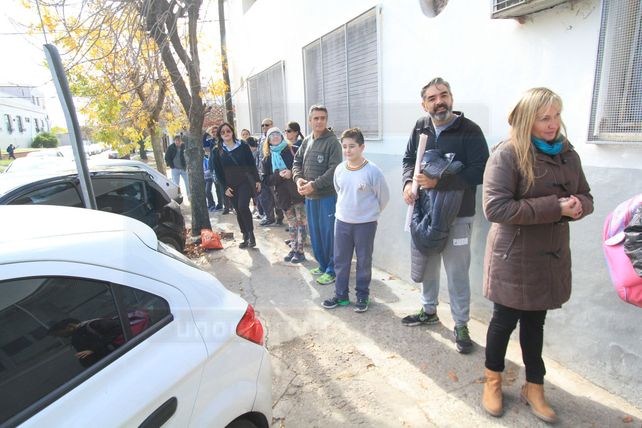Abrazaron la escuela de Vialidad en apoyo a ex funcionarios que la crearon y están siendo juzgados
