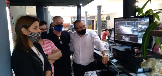 Monitoreo. Las galerías podrían hacer una compra común en seguridad.