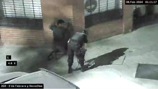 Uno de los ladrones detenidos robando cables en el centro de Rosario