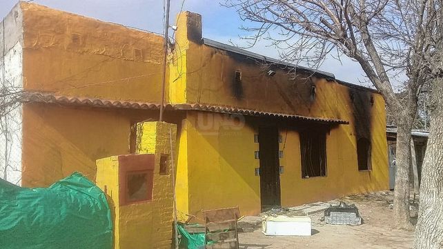 La vivienda incendiada en Rincón.