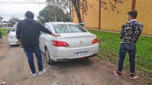Detenidos. Los dos gitanos, una vez que fueron interceptados, se los trasladó a Delitos Económicos.