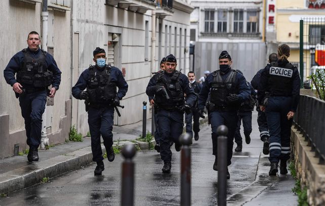 Alarma en París por un ataque a cuchillo cerca de la antigua sede de la revista Charlie Hebdo