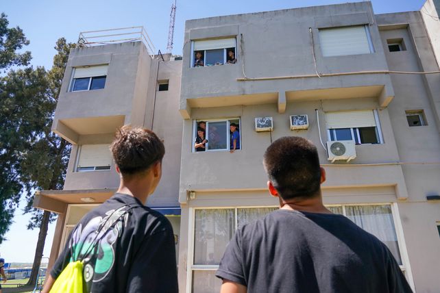 La presencia de La Capital alteró la normalidad de un día en Casa Hotel.