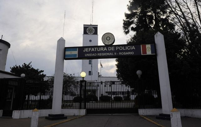 La Jefatura. Una fiscal está convencida de que el delito existió allí y pidió indagar a los policías Víctor A. y Néstor O. (foto: Celina Mutti Lovera)