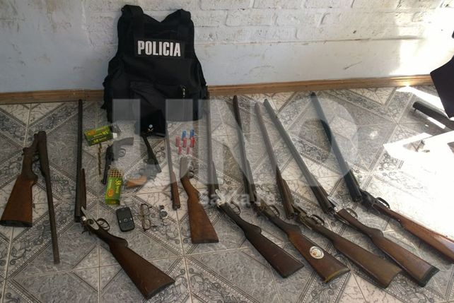 Las armas secuestradas durante el operativo.