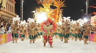 Unas 20.000 personas disfrutaron del paso de las cuatro comparsas que buscan quedarse con un lugar para la edición 2025 de El Carnaval del País en Gualeguaychú