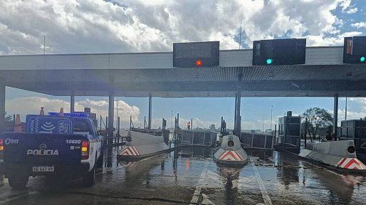 Tormenta trágica: murió un trabajador del peaje al tumbar una cabina en la ruta 9 Norte en Córdoba