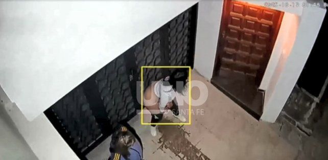 Piden servicios en la Costanera para evitar que las casas de los vecinos se conviertan en baños públicos. Piden servicios en la Costanera para evitar que las casas de los vecinos se conviertan en baños públicos.