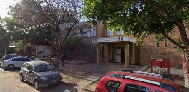 Una escuela de barrio El Pozo suspende el uso de mochilas y cartucheras por las amenazas de tiroteos