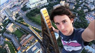 Las selfies se han vuelto peligrosas ya que matan a más gente que los tiburones