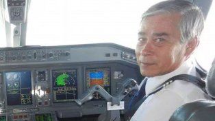 Aplausos y emoción en la despedida a un piloto de Aerolíneas héroe en Malvinas que se jubila