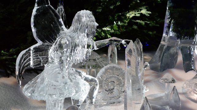 El reino mágico de hielo expone sus esculturas en Londres