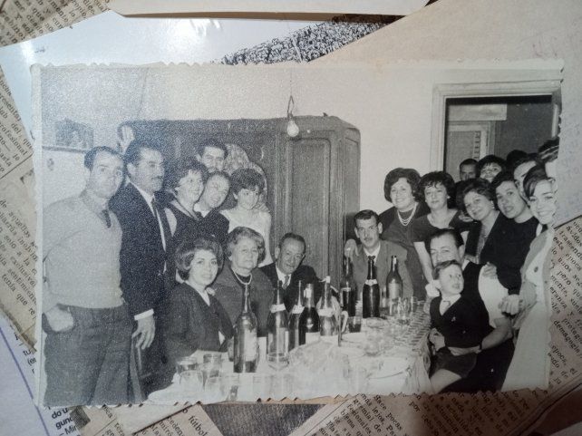 En el medio de la imagen Gabino Sosa, a su derecha su esposa Margarita, y a su izquierda Rodolfo José Anesini y María Margarita Sosa, padre y madre de Rodolfo Andrés Anesini, el Porteñito.