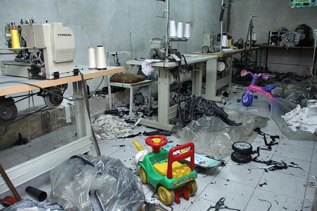 Pavoroso. Juguetes de algunos de los niños fallecidos quedaron entre restos del incendio
