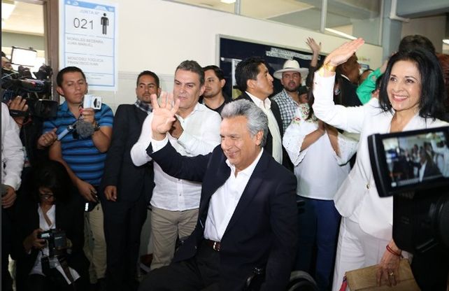 Ecuador: El oficialista Lenín Moreno gana ajustadamente y habría segunda vuelta