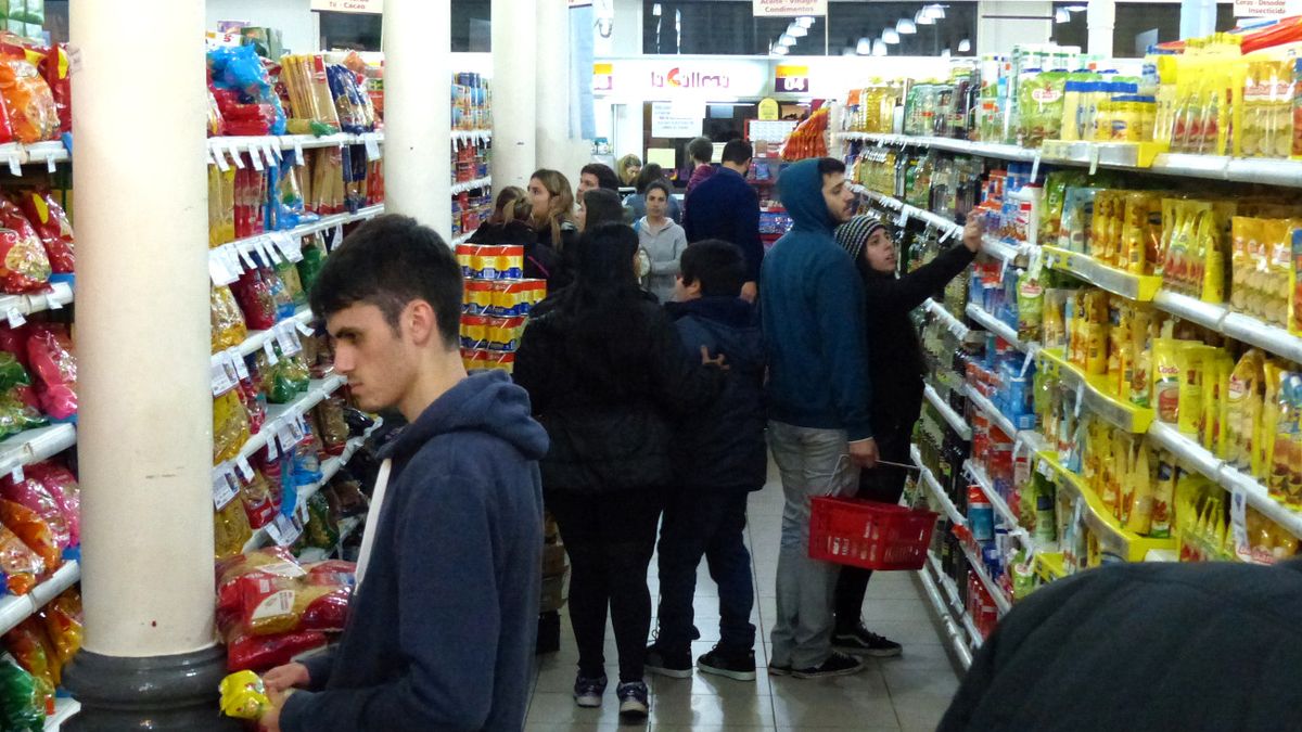 El consumo en supermercados y shoppings no levanta cabeza
