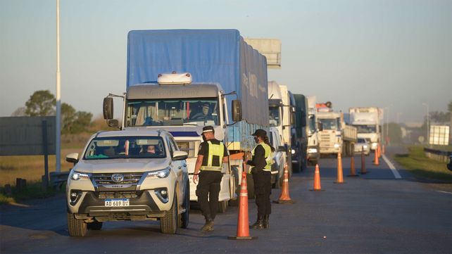El líder de los camioneros de Rosario dijo que en el peaje de General Lagos se hacen simulaciones de controles