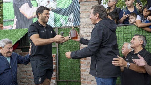 Estudiantes descubrió la tumba y celebró el 90° aniversario del rugby en el club