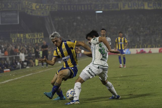 Santiago López viene de jugar su primer partido como titular en Central. El extremo cumplió.