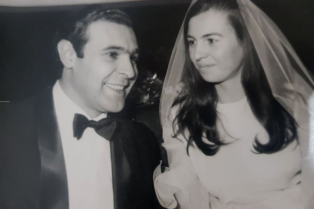 Una foto de la boda de Juan Carlos Masciaro con Estela Schwender, ambos abogados recibidos en la UCA de Rosario. 