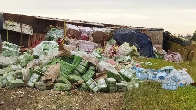 Un auto y un camión cargado con yerba que viajaba desde Misiones a Entre Ríos chocaron de frente. El accidente fatal fue en el kilómetro 626 de la RN14&nbsp;