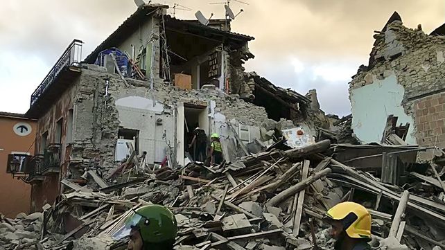 Ascienden a 120 los muertos por el devastador terremoto en el centro de Italia