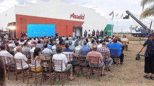 Massa puso en marcha el programa de fortalecimiento porcino y avícola