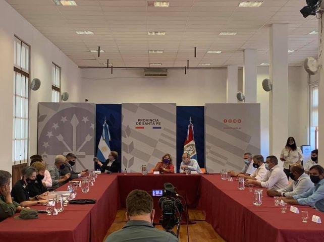 Reunidos. El Gobierno provincial y los intendentes