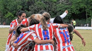 Unión goleó a Colón en la final de fútbol femenino