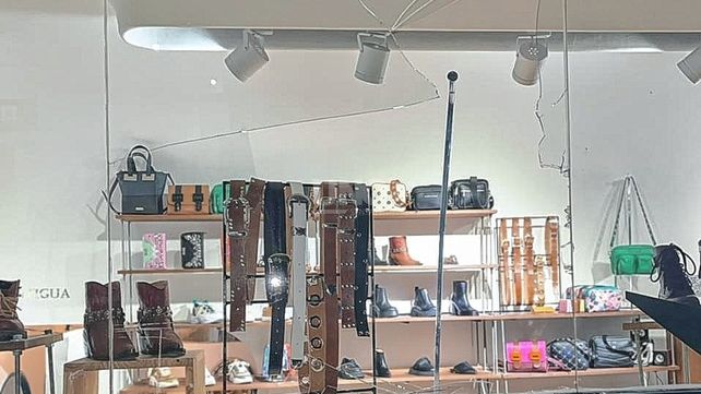 Un local en pleno centro sufrió un violento robo