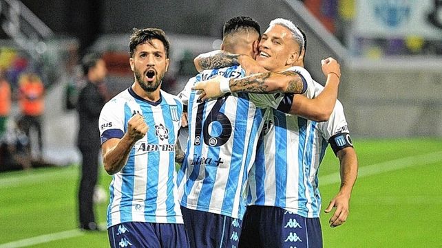 Racing en un gran momento de la mano de Fernando Gago.
