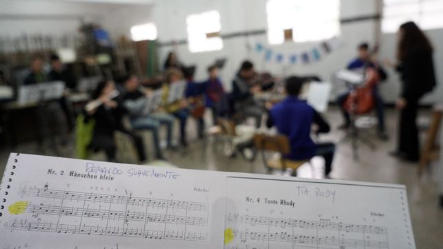 Ludueña cuenta desde hace años con una escuela orquesta de chicos.