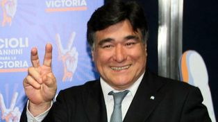 El procurador Zannini también recibió la vacuna pero como personal de salud