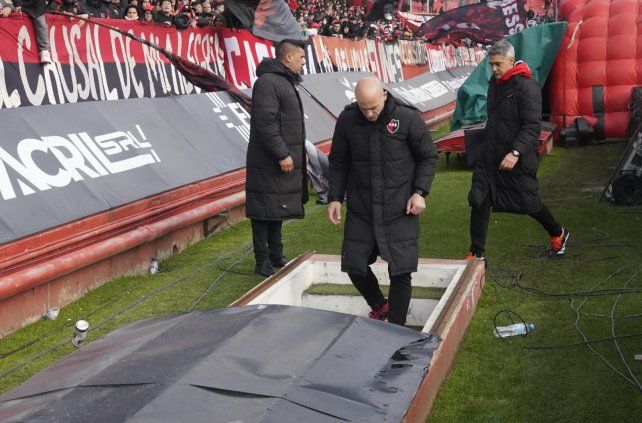 El Gallego Méndez se retira del Coloso tras el empate ante Belgrano.
