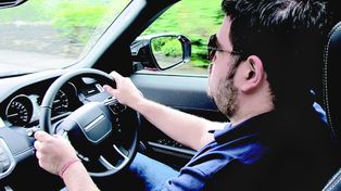 Los que van a trabajar en auto pesan 3 kilos más que los que usan el transporte público