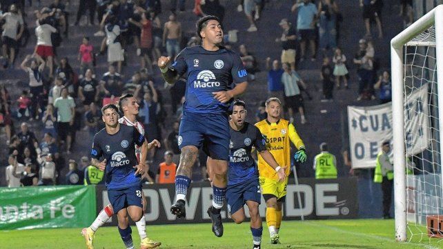 Unión jugó muy mal y perdió 2-0 ante Independiente Rivadavia. Unión jugó muy mal y perdió 2-0 ante Independiente Rivadavia.