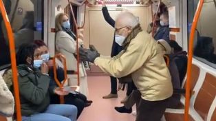 Video: un barbijo mal puesto desató una discusión en un subte con fuertes insultos