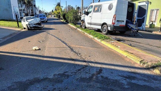 En el hecho estuvieron involucrados un auto y una trafic.