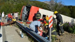 Tres muertos tras volcar un ómnibus en cercanías de San Martín de los Andes