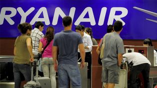 Mal trago: piloto de avión hizo un aterrizaje de emergencia para bajar a doce borrachos