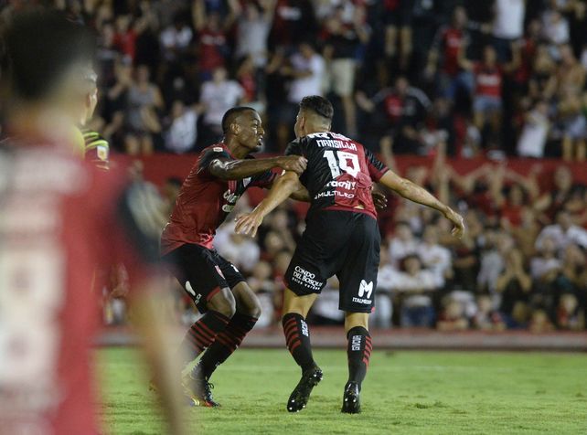 Ditta y Mansilla podrían conformar la zaga en la visita a Tigre.