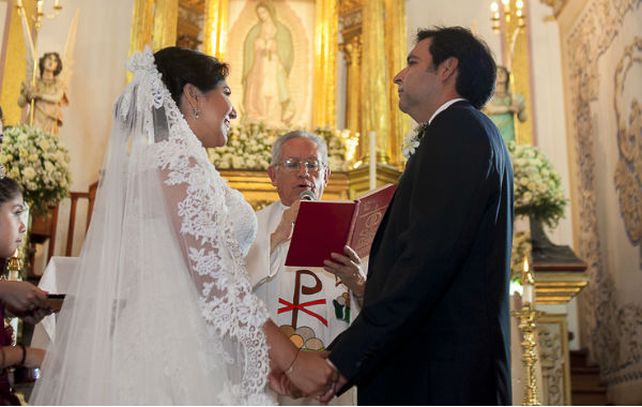 ¿La caída en el número de casamientos por iglesia revela la crisis la institución matrimonial y el amor de pareja?